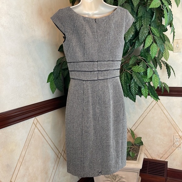WHBM CAP SLEEVE HOUNDSTOOTH DRESS - Picture 3 of 11